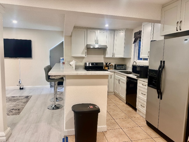 7802 Apperson St in Los Angeles, CA - Foto de edificio - Building Photo