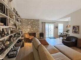 911 Sirocco Dr in Austin, TX - Building Photo