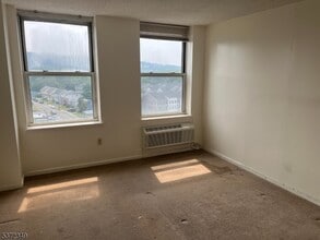 300 Main St in Little Falls, NJ - Building Photo - Building Photo