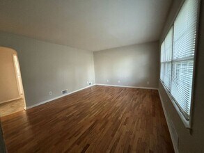 405 Cline St in Pleasant Hill, MO - Foto de edificio - Building Photo