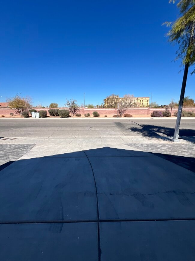 2493 W Richmar Ave in Las Vegas, NV - Building Photo - Building Photo