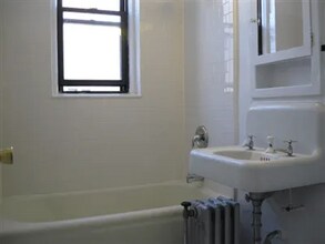 3335 W Diversey Ave, Unit A09C in Chicago, IL - Building Photo - Building Photo