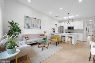 1368 Bryant St NE, Unit Bryant Street in Washington, DC - Foto de edificio - Building Photo