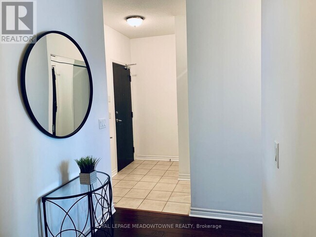 388-1388 Prince of Wales Dr in Mississauga, ON - Building Photo - Building Photo
