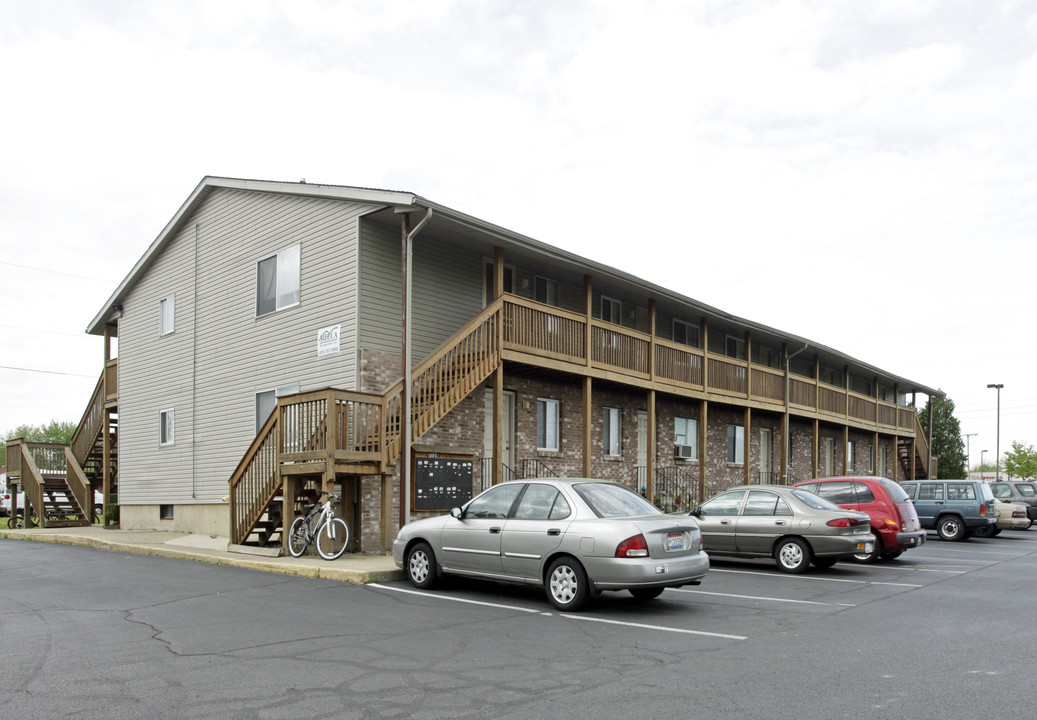 Evergreen Apartments in Bowling Green, OH - Building Photo