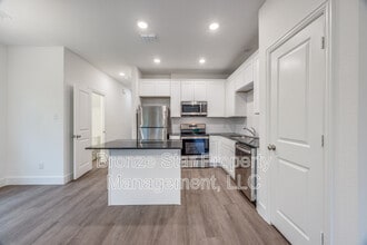 414 E 7th St in Bonham, TX - Building Photo - Building Photo