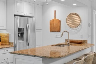 380 4th Ave S in Naples, FL - Building Photo - Building Photo