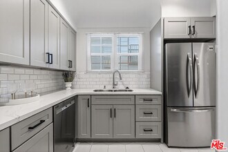 906 Croft Ave in West Hollywood, CA - Building Photo - Building Photo