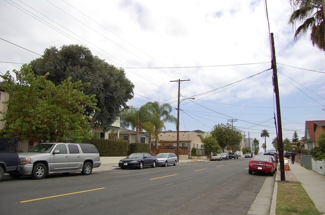 252 W 11th in San Pedro, CA - Foto de edificio - Building Photo