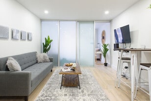 244 E 75th St in New York, NY - Building Photo