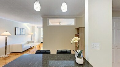 2 Hawthorne Pl, Unit 15M in Boston, MA - Building Photo - Building Photo