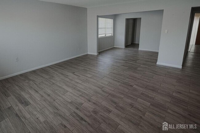 72 Longfellow St in Carteret, NJ - Building Photo - Building Photo