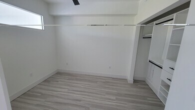 2385 NE 187th St, Unit S2 in Miami, FL - Foto de edificio - Building Photo