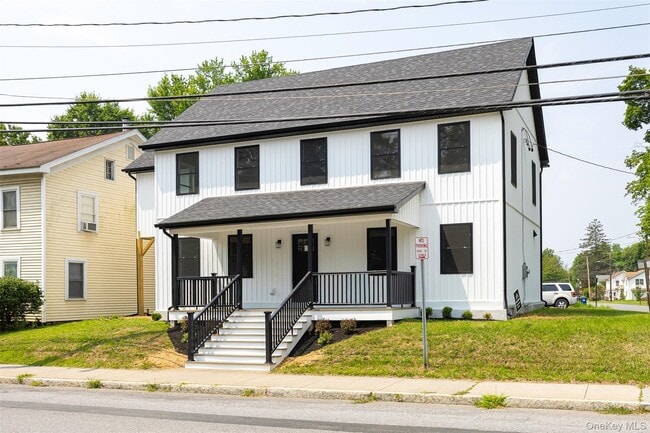 7441 S Broadway in Red Hook, NY - Building Photo - Building Photo