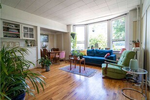 October Mansion in Victoria, BC - Building Photo