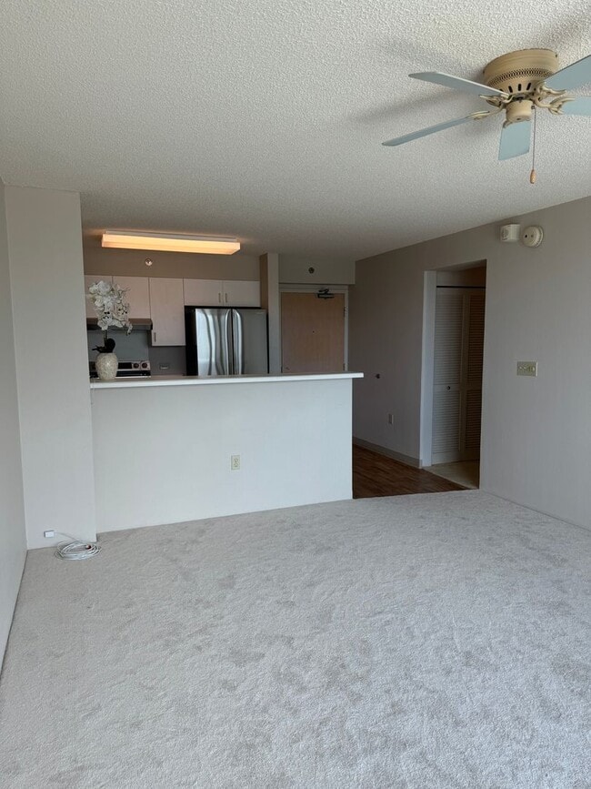 3009 Ala Makahala Pl in Honolulu, HI - Building Photo - Building Photo