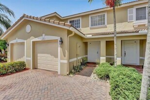 5903 Royal Way in Tamarac, FL - Building Photo