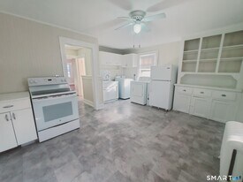 156 River Rd Ext in Greenwich, CT - Building Photo