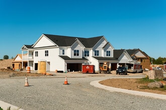 Erie Ridge Townhomes in Henrietta, NY - Building Photo - Building Photo