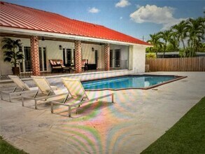 15030 SW 89th Ave in Palmetto Bay, FL - Building Photo - Building Photo