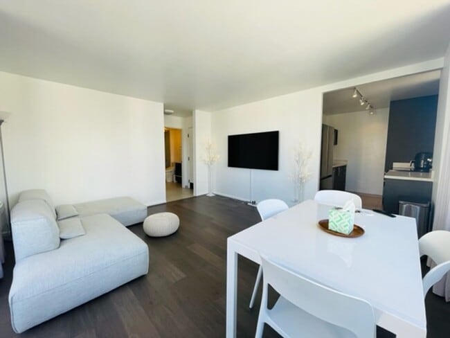 2410 Cleghorn St in Honolulu, HI - Building Photo - Building Photo