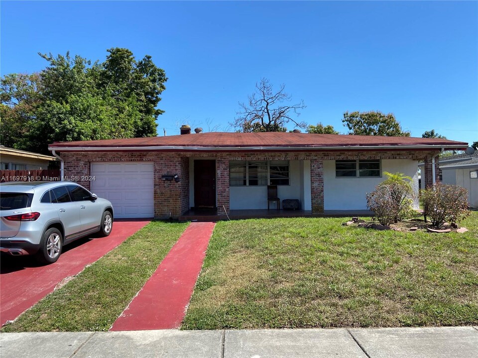 220 NW 33rd Terrace in Fort Lauderdale, FL - Building Photo