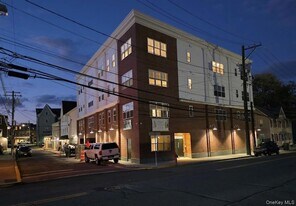 122 Greenwich Ave, Unit 202 in Goshen, NY - Building Photo