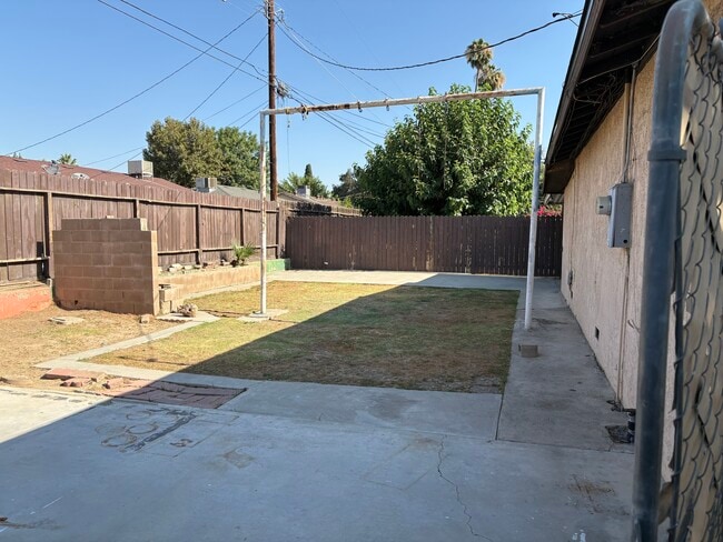 117 Bendix St in Bakersfield, CA - Building Photo - Building Photo