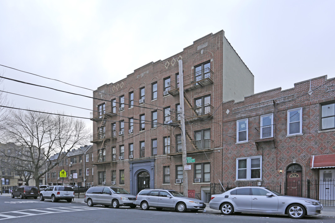 4040 100th St in Corona, NY - Building Photo