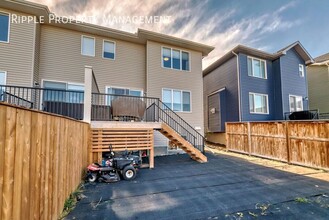 182 Willow Pl. in Cochrane, AB - Building Photo - Building Photo