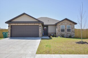 329 N Mojave St in Farmington, AR - Building Photo