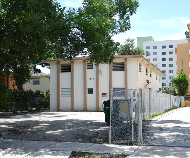 918 NW 5th St in Miami, FL - Foto de edificio - Building Photo