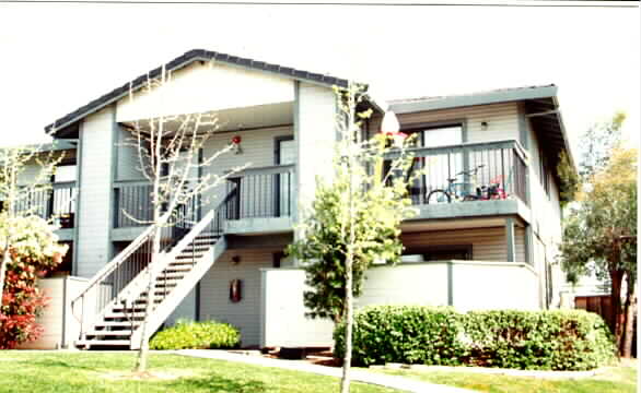 Sunset Pines in Fairfield, CA - Building Photo