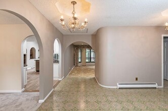 4 Half Acre Ct in Smithtown, NY - Building Photo - Building Photo