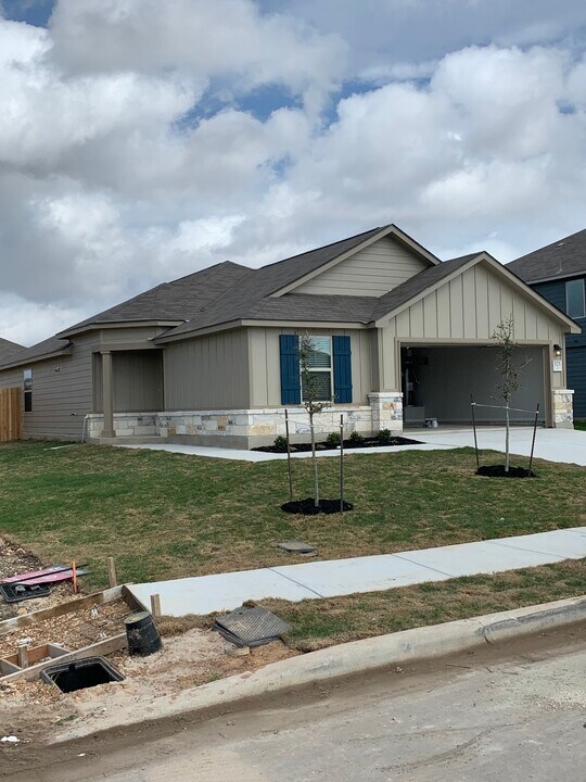 525 Sentry Valley St in New Braunfels, TX - Building Photo