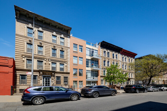 765 Park Pl in Brooklyn, NY - Foto de edificio - Building Photo