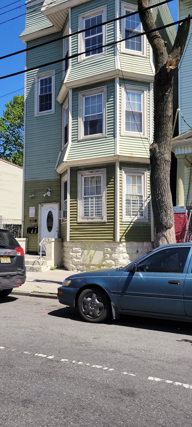654 S 19th St, Unit #1 in Newark, NJ - Foto de edificio - Building Photo