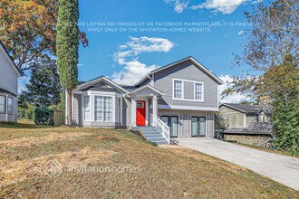 2071 W Morgan's Bluff Ct in Lithonia, GA - Building Photo - Building Photo