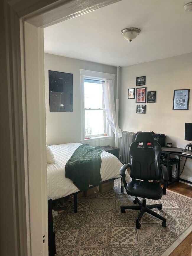 1676 Commonwealth Ave, Unit 10 in Boston, MA - Building Photo - Building Photo
