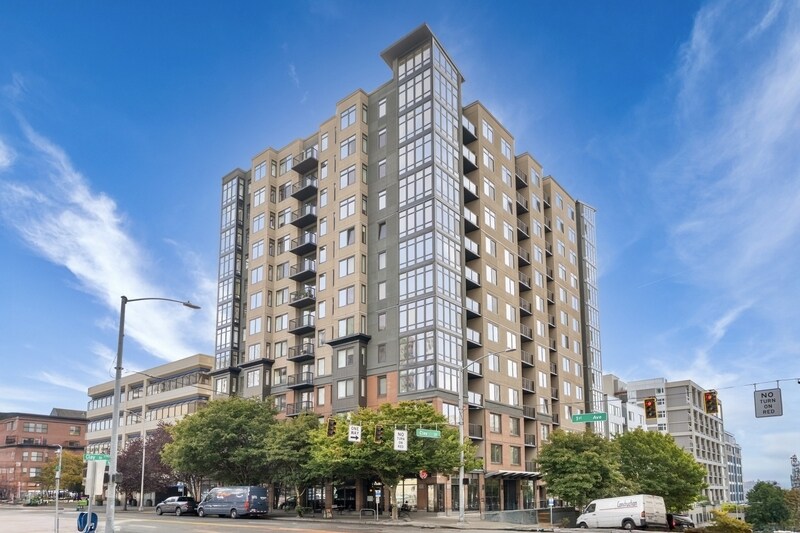 2721 1st Ave in Seattle, WA - Building Photo