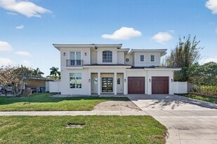 310 SE 9th Ct in Pompano Beach, FL - Building Photo