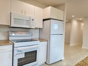 10760 SW 66th Dr in Miami, FL - Building Photo - Building Photo
