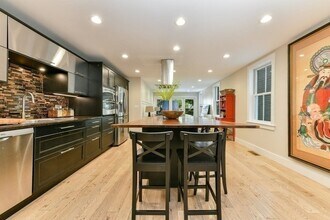 571 Franklin St in Cambridge, MA - Building Photo - Building Photo