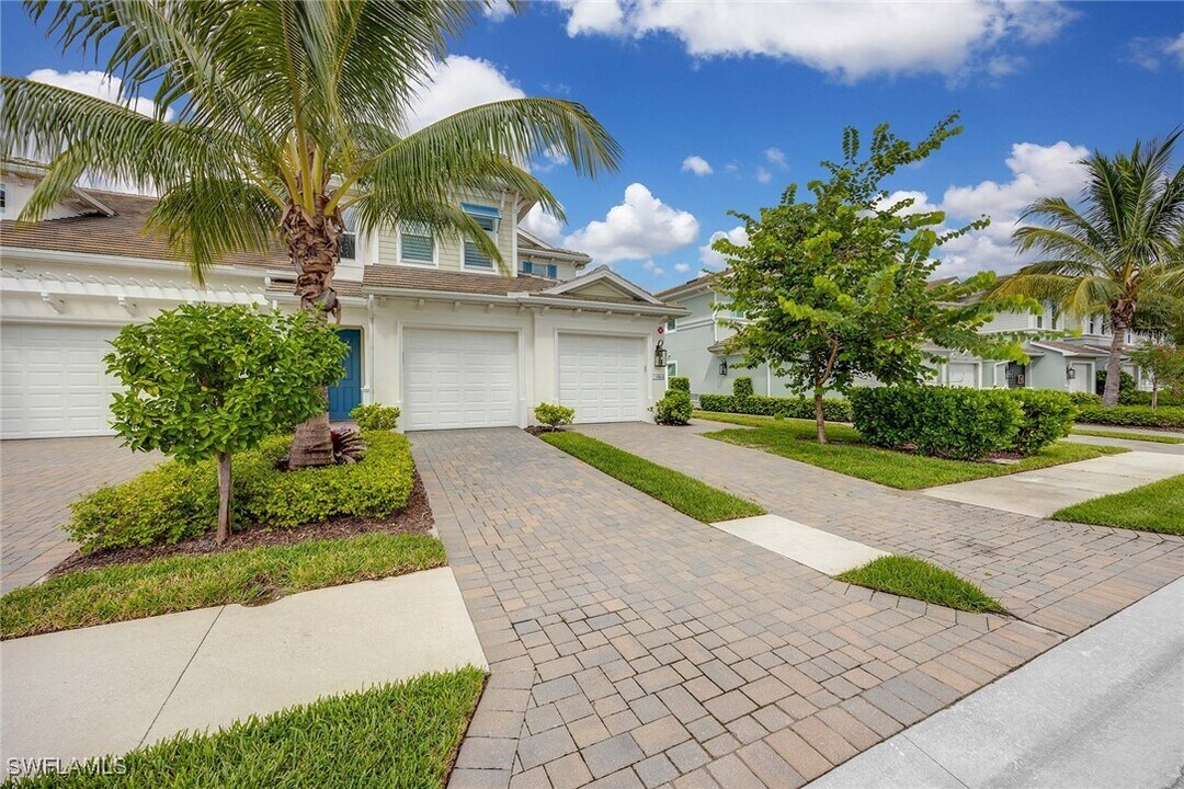 2295 Sawyers Hill Rd in Naples, FL - Foto de edificio