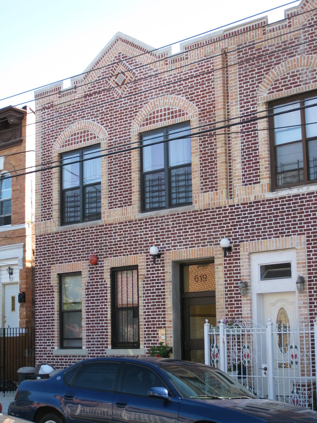 619 Linwood St in Brooklyn, NY - Building Photo - Building Photo