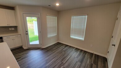 909 Powder Crk Dr in Reidville, SC - Building Photo - Building Photo