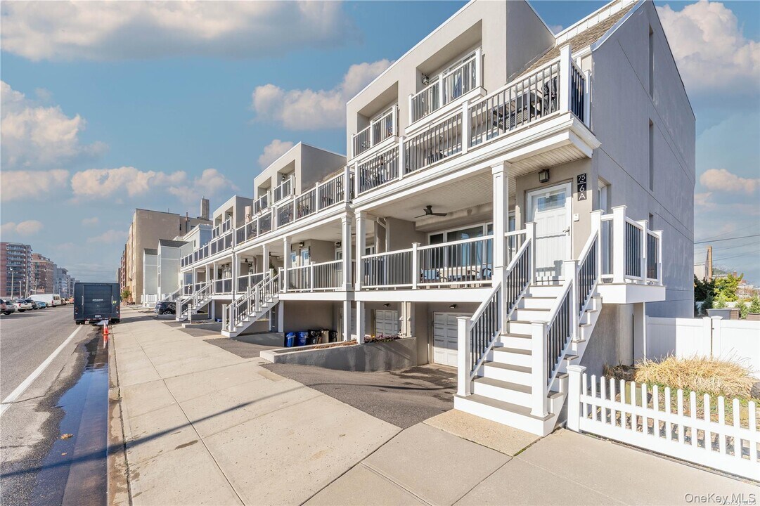 75 E Broadway in Long Beach, NY - Building Photo