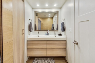 2346 W Shakespeare Ave in Chicago, IL - Building Photo - Interior Photo