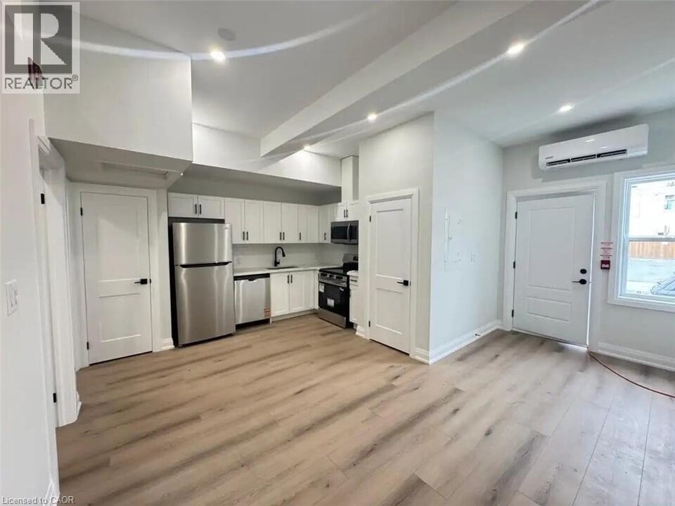 53 Ontario Rd in Welland, ON - Building Photo