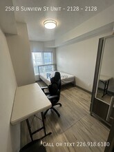 258B Sunview St in Waterloo, ON - Building Photo - Building Photo
